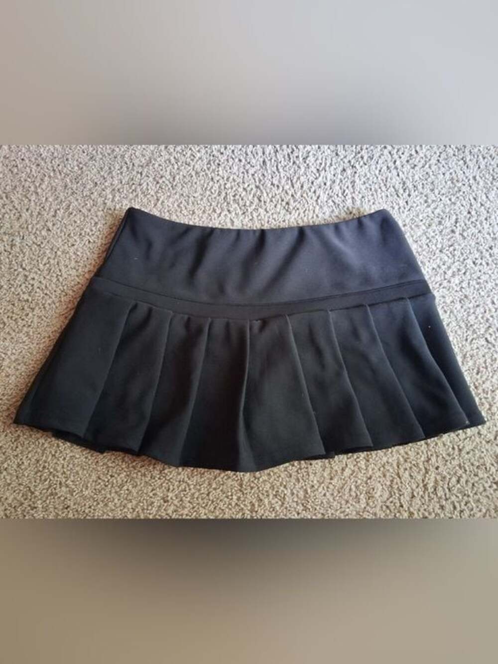Pleated Mini - Picture 5 of 6